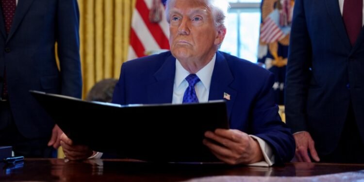 Trump nu pune taxe pe 1 aprilie, din superstiție