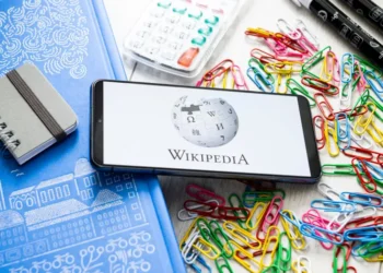 Elon Musk critică bugetul pentru diversitate al Wikipedia și îi îndeamnă pe urmăritori să oprească donațiile