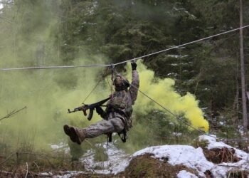 Antrenamente intense ale militarilor români, alături de aliați