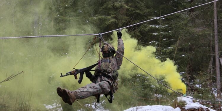 Antrenamente intense ale militarilor români, alături de aliați