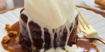 Budincă lipicioasă de caramel