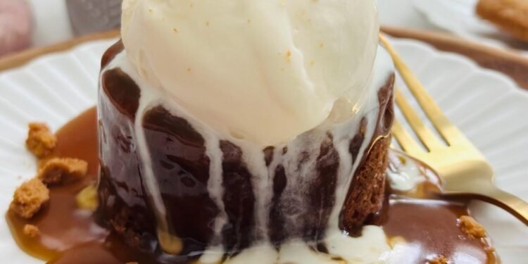 Budincă lipicioasă de caramel