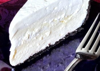 Cheesecake cu mousse de ciocolată albă și boabe de vanilie