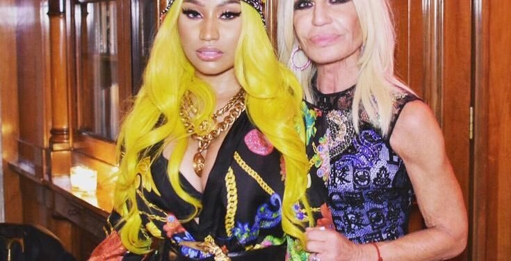 Versace renunță la Donatella. Compania va fi vândută!