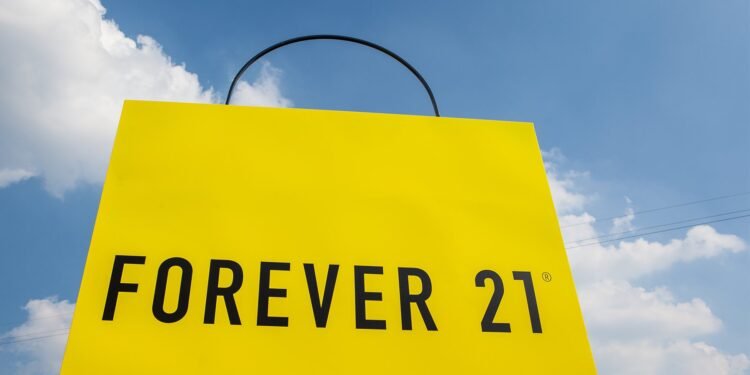 Un important brand de îmbrăcăminte își anunță falimentul