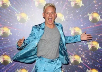 Jamie Laing începe ultramaratonul de cinci zile