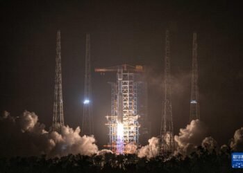 China a lansat miercuri un grup de 18 sateliți comerciali