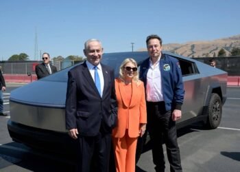 Premierul israelian, mână salvatoare pentru Tesla