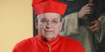 Dorința Statelor Unite de a-l vedea pe Raymond Burke ca papă: O mișcare politică sau o luptă pentru putere în Biserica Catolică?