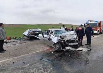 Șase decese după ciocnirea a două mașini