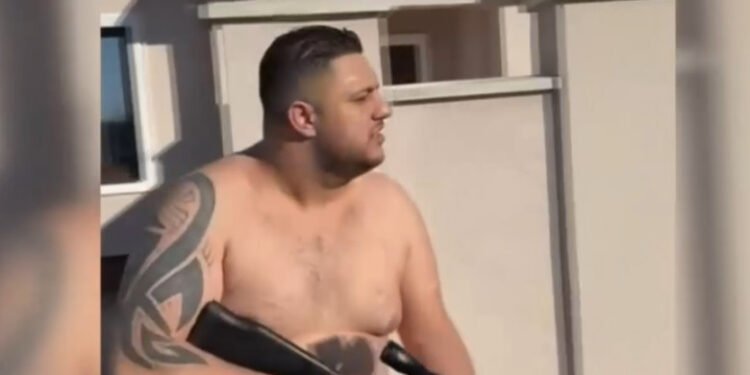 „Alin arestat pe live” – făcut vedetă de mascați