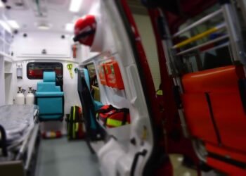 Elev inconștient în toaleta școlii