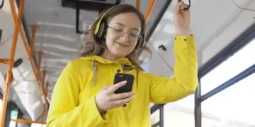 Blinkist, aplicația care îți citește orice carte în 15 minute