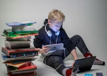 Sunt cărțile audio o soluție pentru copiii care nu citesc?