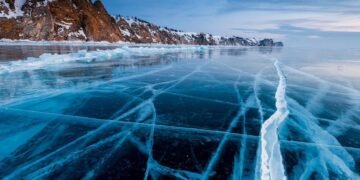 A înotat 122 de metri sub gheață, fără costum de neopren – VIDEO