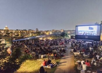 Orașul cu zeci de cinematografe în aer liber