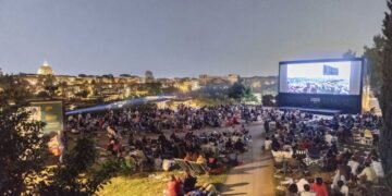 Orașul cu zeci de cinematografe în aer liber