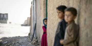 Copiii afgani, folosiți pentru contrabandă transfrontalieră