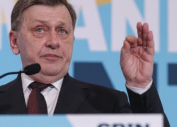 Crin Antonescu își dinamitează candidatura. PSD și PNL, partide obosite, deprimate!