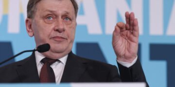 Crin Antonescu își dinamitează candidatura. PSD și PNL, partide obosite, deprimate!