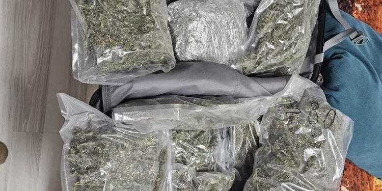 Casa unui polițist, raiul consumatorilor de droguri