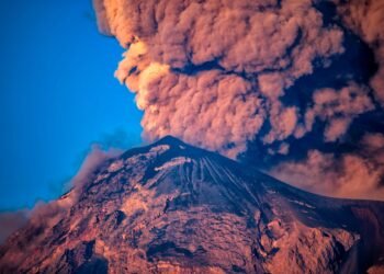 Vulcanul Fuego a erupt, localnicii sunt evacuați
