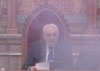 Ungaria interzice evenimentele Pride în public. Opozanții au dat cu fumigene!