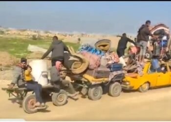 Fotografie senzațională din Gaza. Și-au pus toată averea pe un Mercedes!