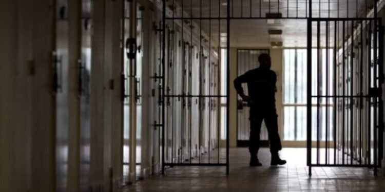 Deținuții străini, trimiși în țările de origine