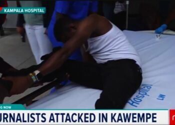 Lumea a treia – Jurnaliști loviți cu bastoanele în cap, coaste, coate și genunchi