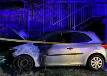 Mașina unui deputat de opoziție, incendiată