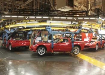 Mașini de peste 1,2 milioane de dolari, furate din fabrică