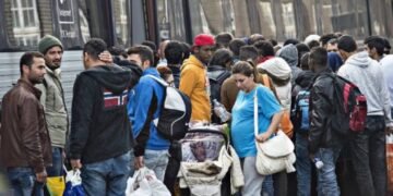 Marea Britanie ar plăti țările mai mici să preia migranții