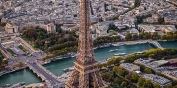 Franța, între „Bravo!” și „A murit democrația”