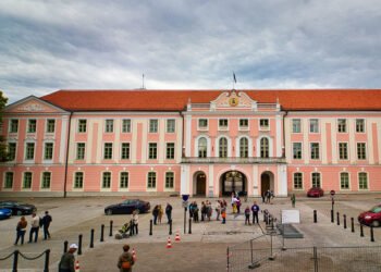 Cum sunt împiedicați rușii să candideze în Estonia