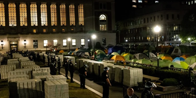 Politico: Universitățile cedează în fața lui Trump cu o viteză și o anvergură uimitoare