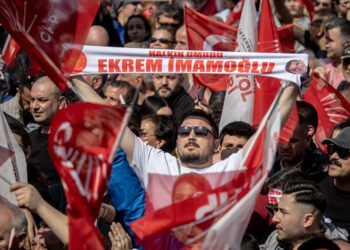 Milioane de oameni protestează în Turcia