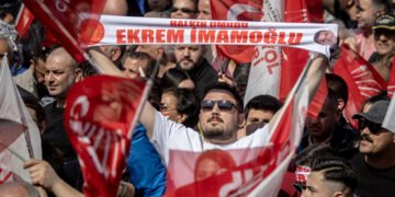 Milioane de oameni protestează în Turcia