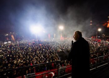 Judecătorul menține arestarea lui Imamoglu. „O rușine!”