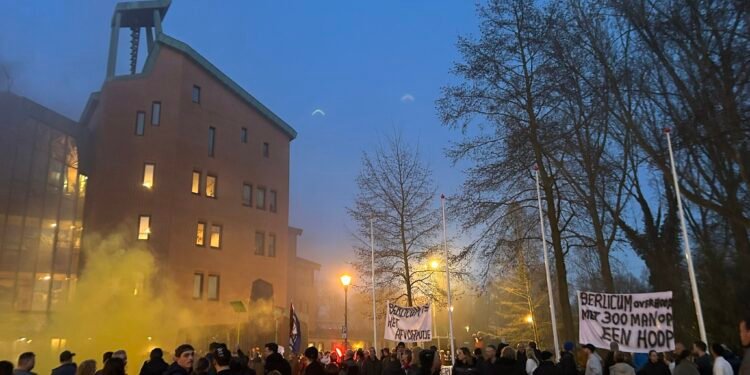 Protest cu ouă și picioare de porc