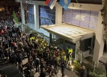 Televiziunea publică din Serbia, blocată de manifestanți