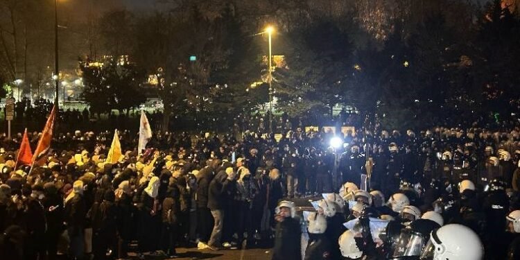 Protestele se extind în toată Turcia. Zeci de studenți arestați! – VIDEO