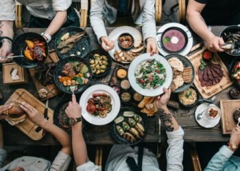 Lege împotriva celor care aruncă mâncarea