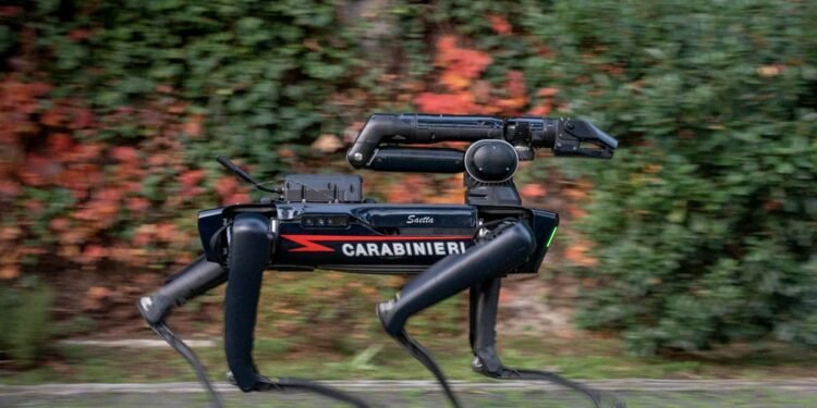 Roboții de securitate înlocuiesc agenții de patrulare