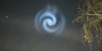 Ce a provocat apariția spiralelor albastre pe cer