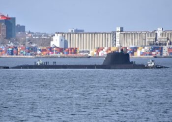 Un submarin de atac nuclear francez a ieșit la suprafață