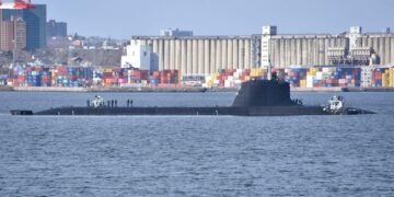 Un submarin de atac nuclear francez a ieșit la suprafață