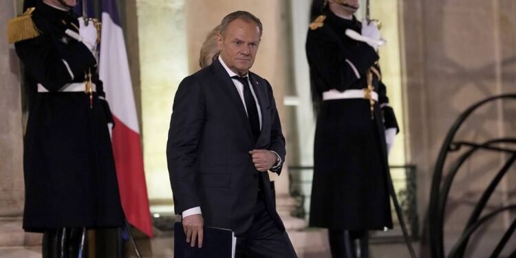 Tusk confirmă suspendarea ajutorului militar american prin Polonia