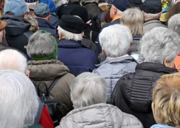 Discută creșterea vârstei de pensionare la 70 de ani