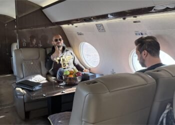 Zborurile fraților Tate, mai ieftine ca ale lui Iohannis